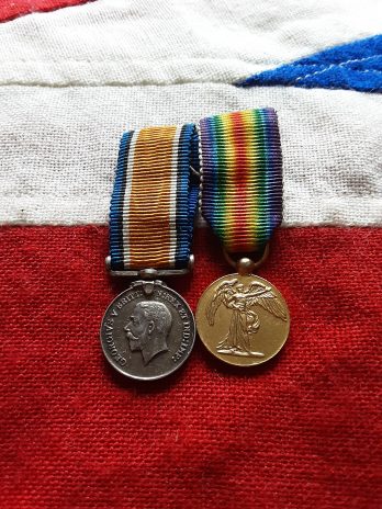 Period WW1 miniature pair. British War Medal & Victory.