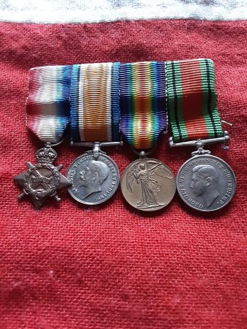 WWI/WWII Period miniature 1915 Trio with Defence Medal.