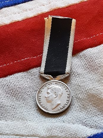 Period miniature WWII New Zealand War Service Medal