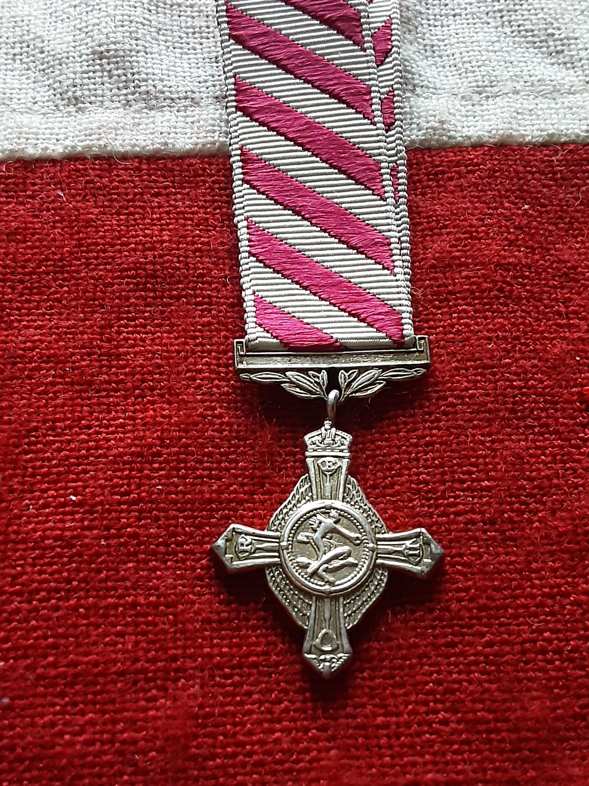 Period miniature QEII. Airforce Cross