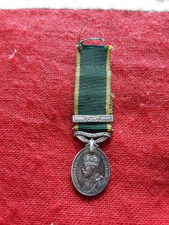 Period miniature KGV Efficiency Medal Territorial. Crowned head with clasp