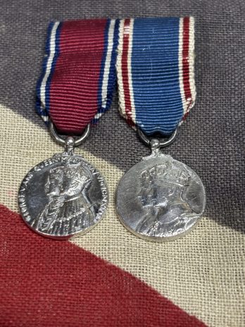 Contemporary miniature 1935 Jubilee and 1937 Coronation medals.