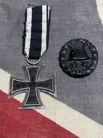 WWI German 2nd class Iron Cross with black wound badge