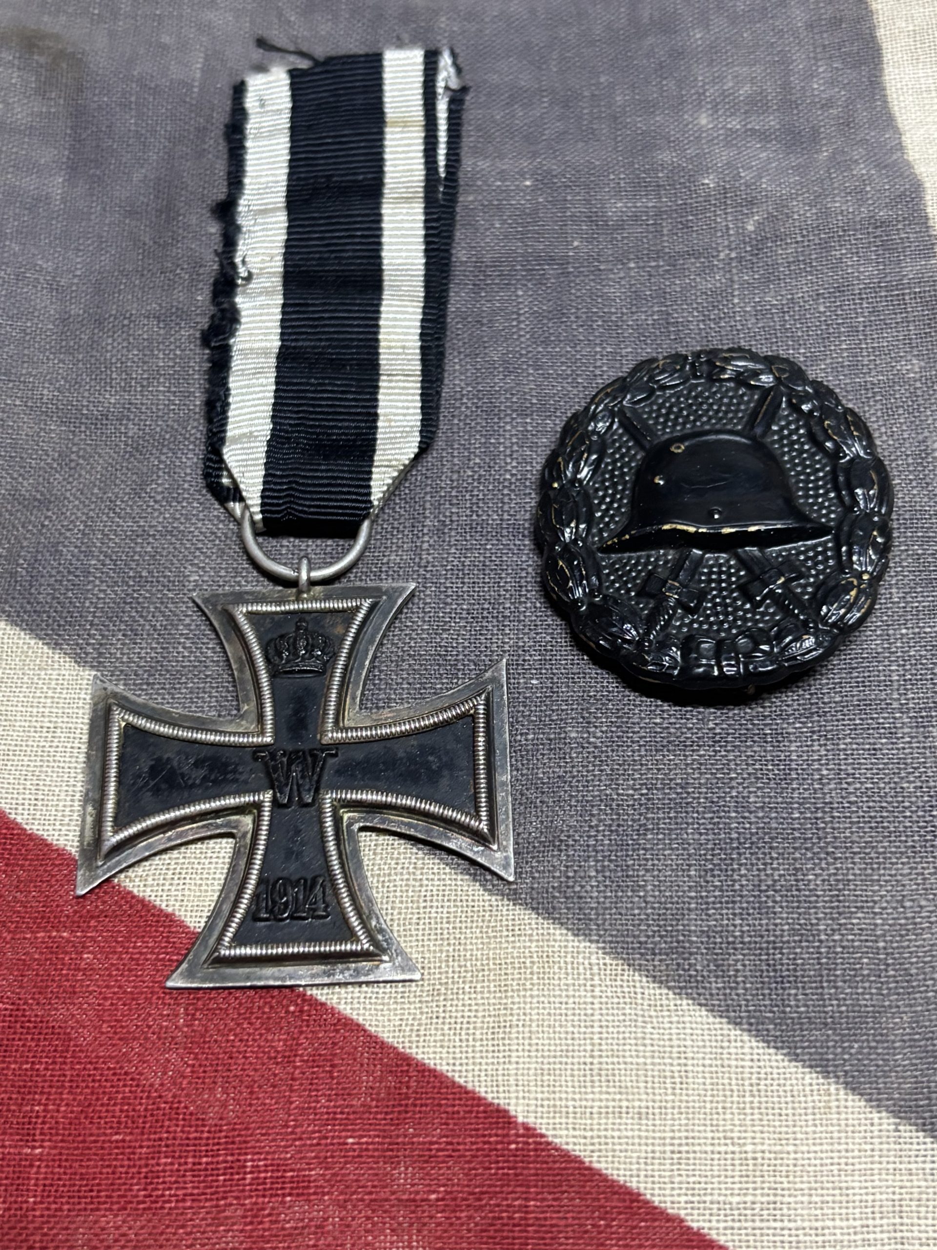 WWI German 2nd class Iron Cross with black wound badge