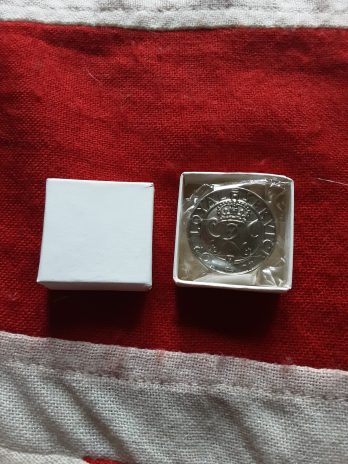 Unissued Ww2 Kings Badge In Box .